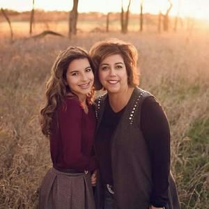 Meet your Posher, Dina